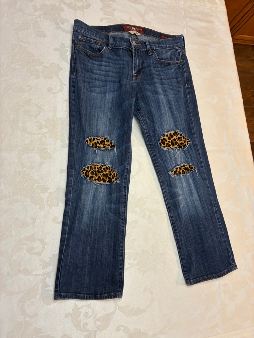 Women’s Lucky Brand Distressed Leopard Hand-Sewn Patched Blue Jeans, Size 6/28 - Picture 4 of 13